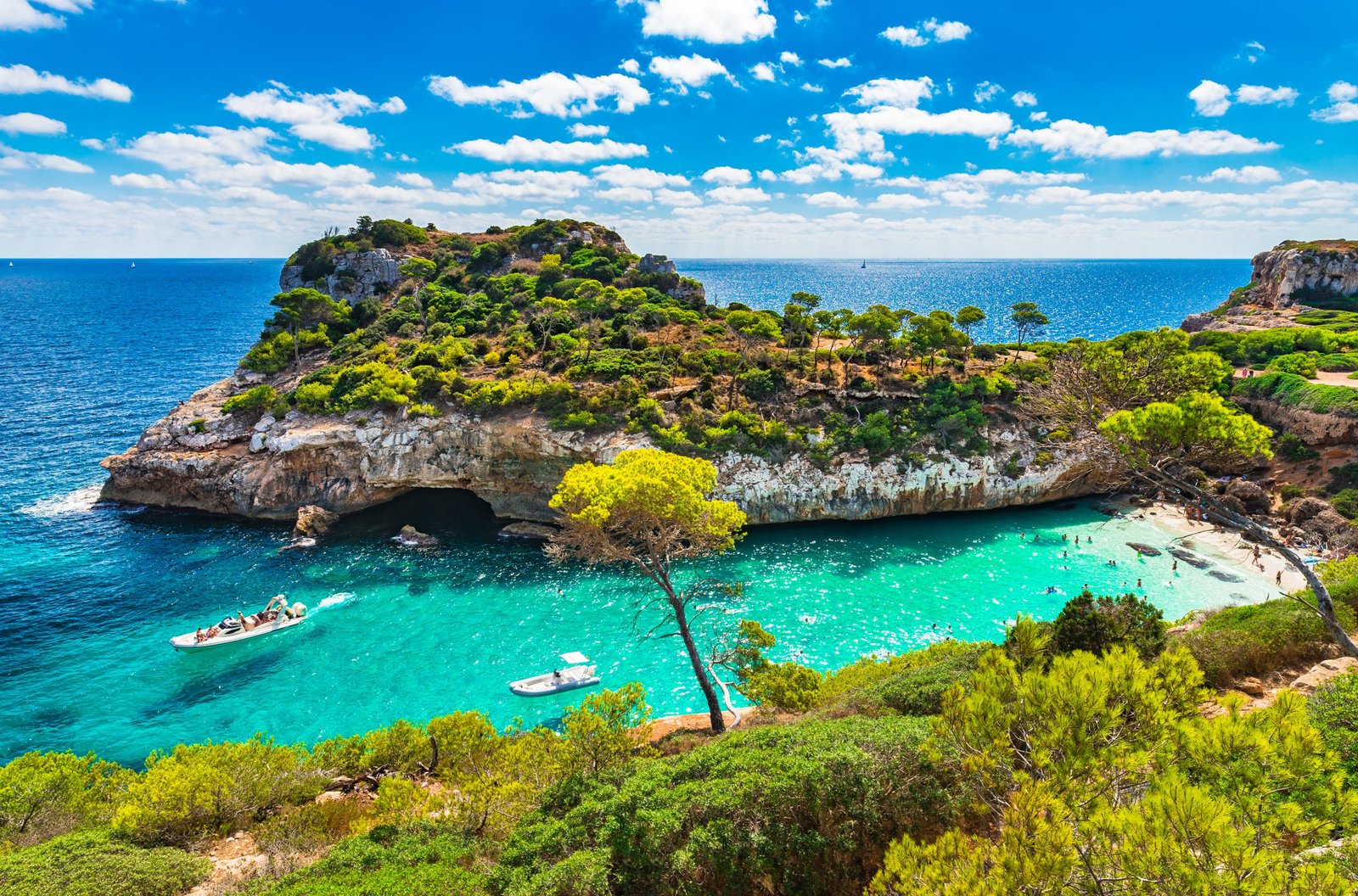 Mediterranean,Sea,Beach,At,Majorca,Island,,Stunning,Seaside,Scenery,Of