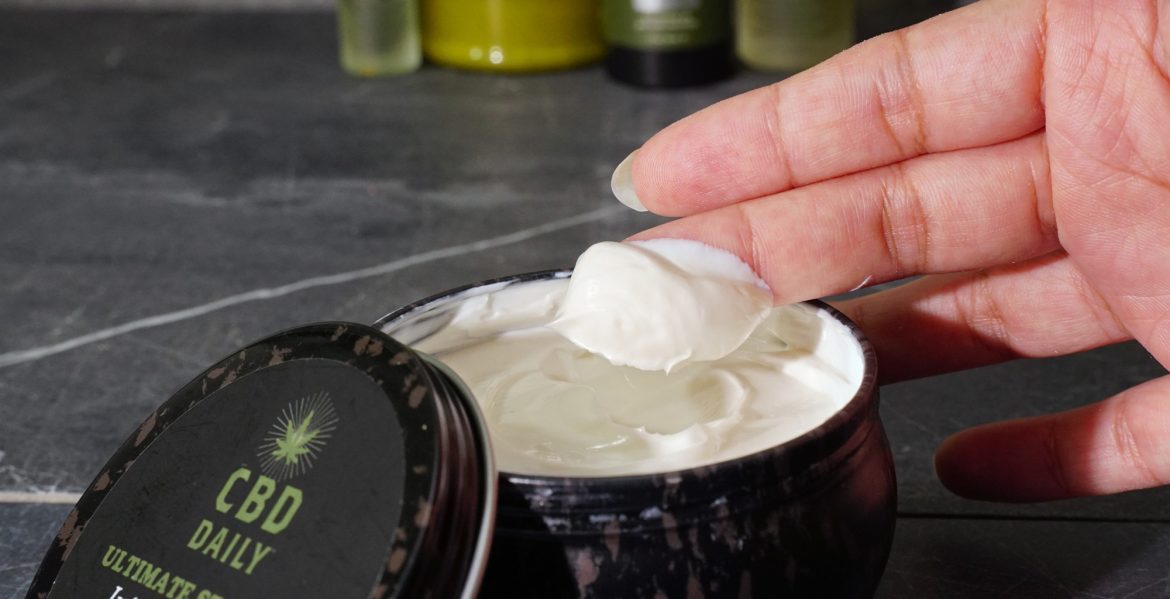CBD_Cream_IG_AliFinger_SQ_4448